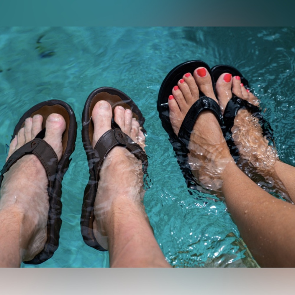 OluKai ‘Ohana’ slippahs in brown